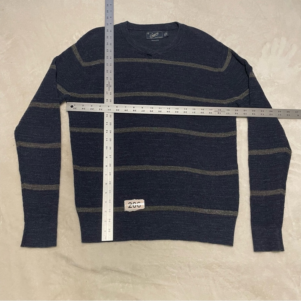Grayers Men's Navy and Beige Striped Crewneck Sweater